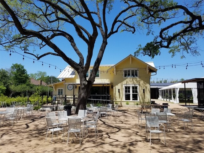 Building Photo - 4301 Vivian St