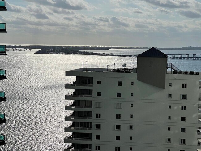 Building Photo - 1300 Brickell Bay Dr