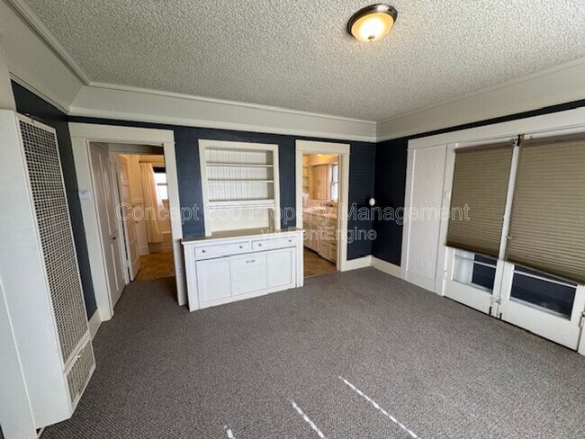 Building Photo - 3811 E 10th St