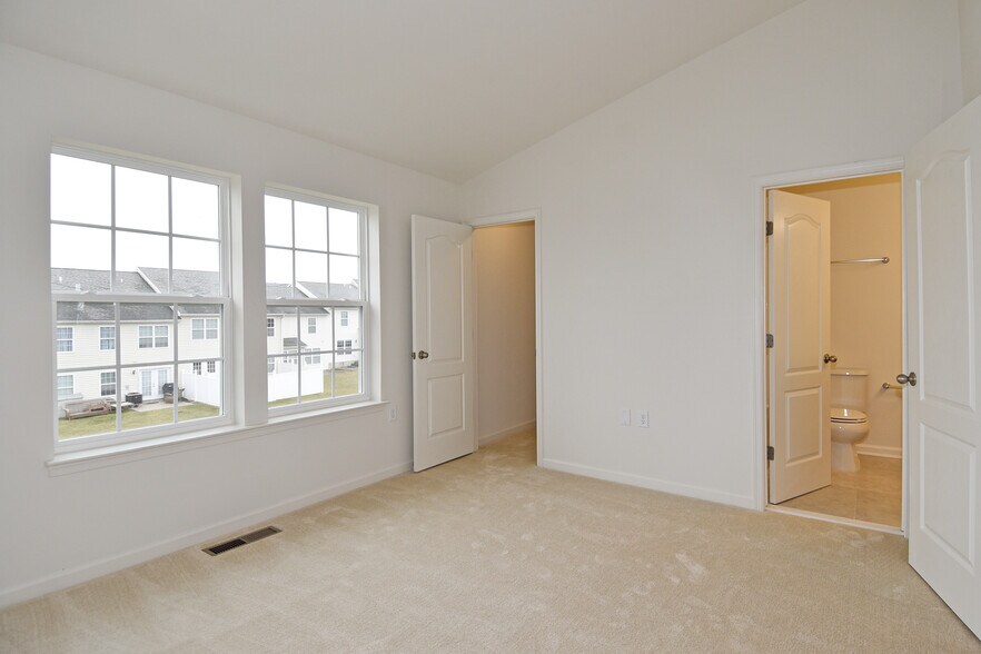 Building Photo - 11 Cecily Way