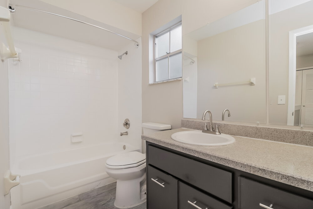 Building Photo - 720 Oak Manor Cir
