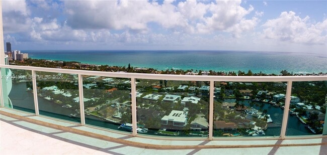 Building Photo - 20201 E Country Club Dr