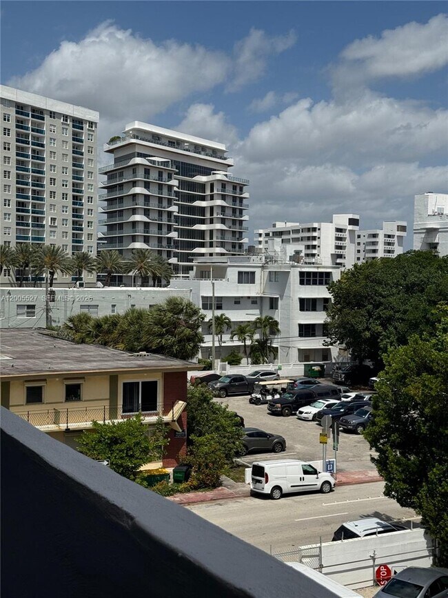 Building Photo - 6725 Harding Ave