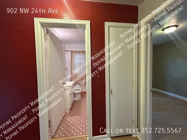 Building Photo - 902 NW 24th Ave