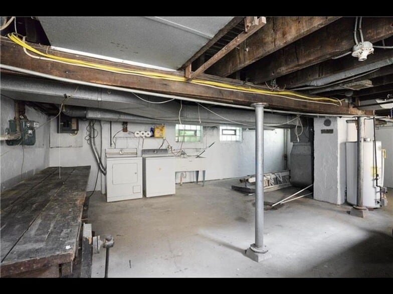 Building Photo - 1124 Bellaire Ave