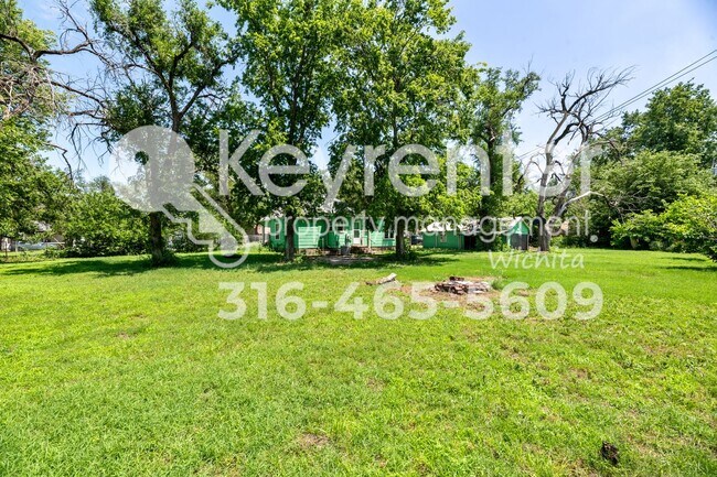 Building Photo - June is free!! Charming 1925 Farm House on 1/3 acre!