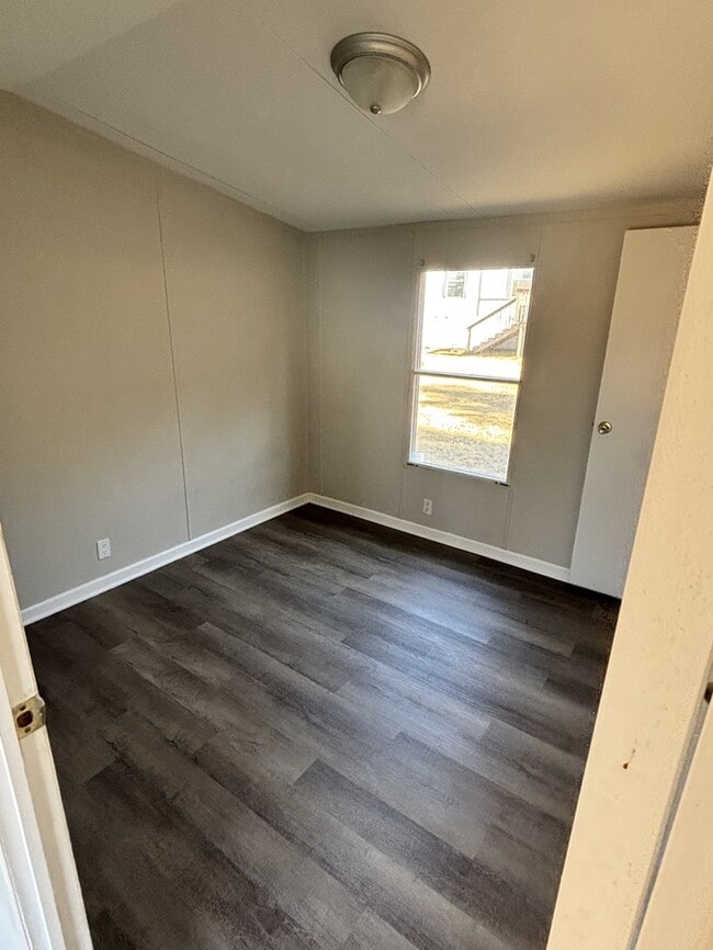 Building Photo - 180 Cassidy Ln