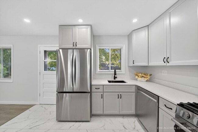 Building Photo - 2211 Birchwood Pkwy