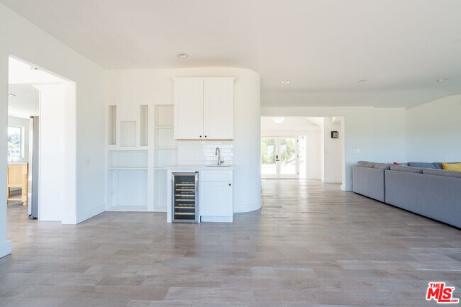 Building Photo - 5026 Medina Rd