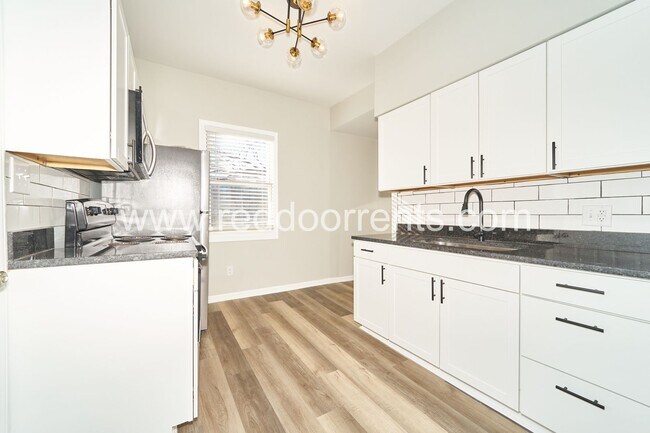 Building Photo - 1329 E Market St