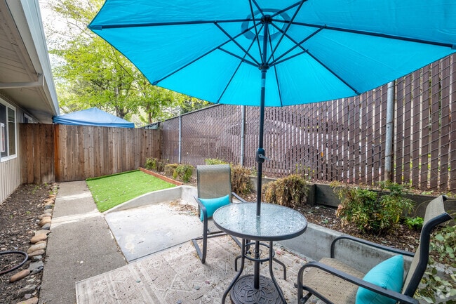 2BR,1BA - 705SF - Patio - 2323 San Juan Ave