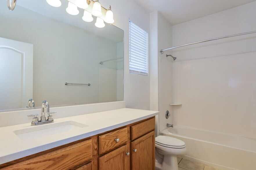 Building Photo - 865 E Stottler Dr