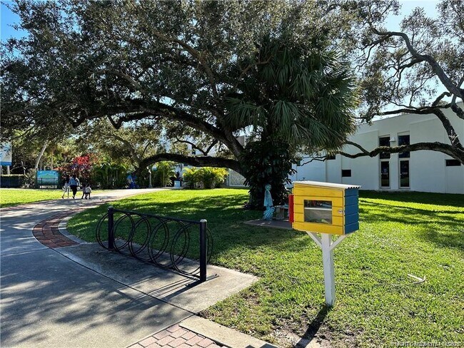 Building Photo - 2646 NE Pelican Wy