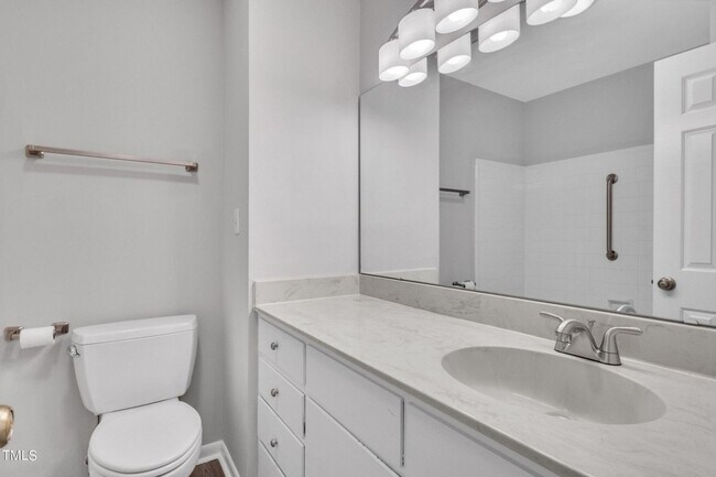 Building Photo - Spacious and Renovated 3BR Townhome in Cha...