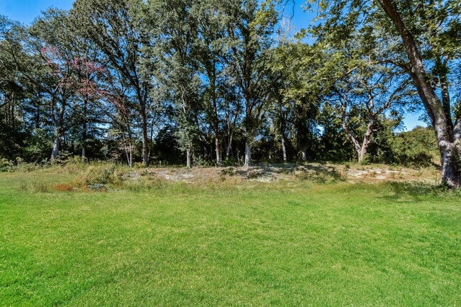 Building Photo - 2055 Barnhart Dr