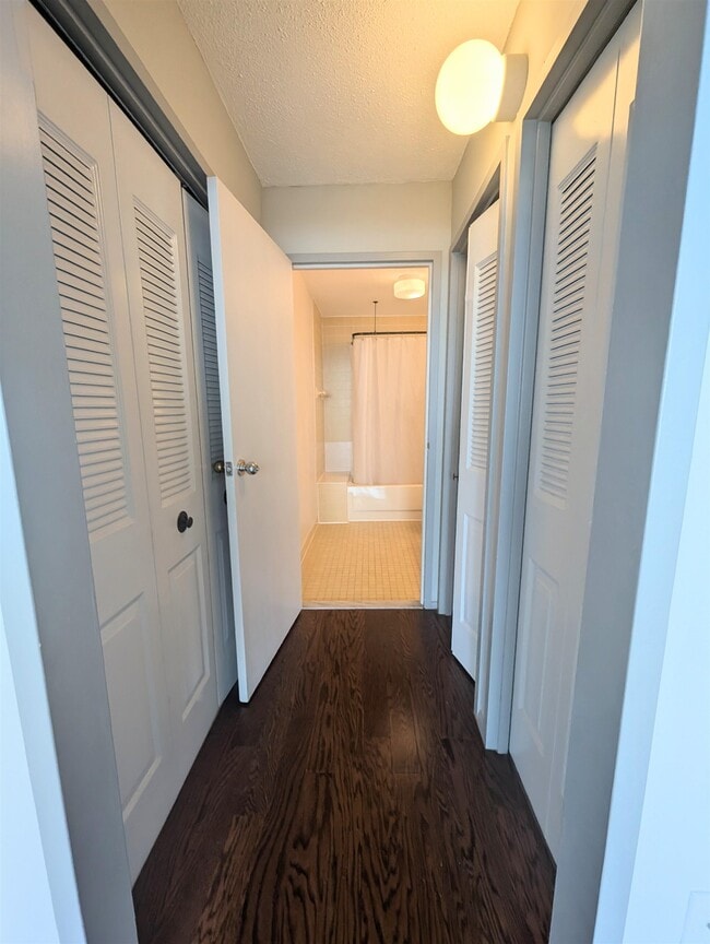 Building Photo - 1240 Harmon Cove Tower