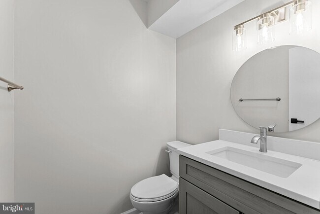 Building Photo - 210 Cameron St