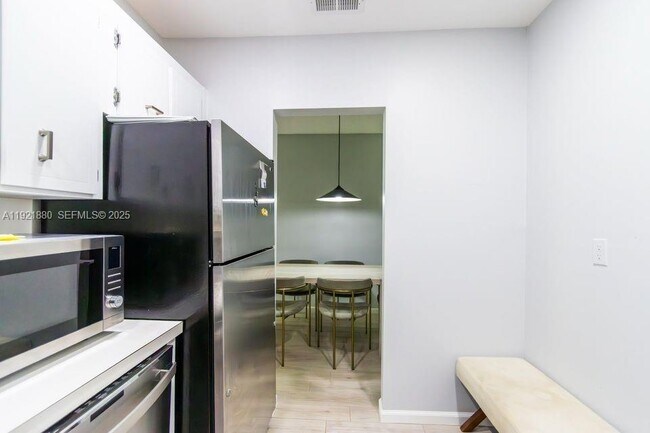 Building Photo - 5840 NE 22nd Way