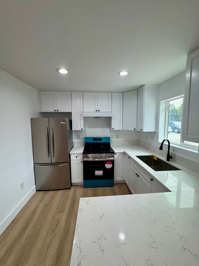 Building Photo - Large New Construction 3 bed 2 Bath Apartm...