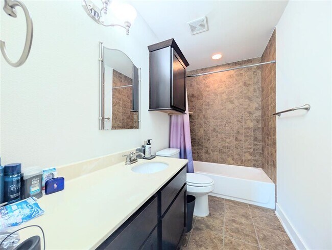 Building Photo - 6800 Bay City Bend