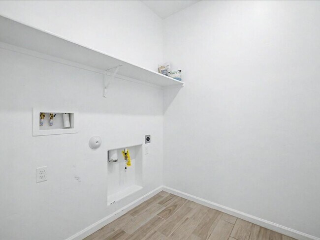 Building Photo - Spacious 4-Bedroom Home in Rocking K with Modern Finishes & Resort-Style Community Amenities!