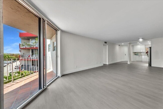 Building Photo - 1750 W 46th St