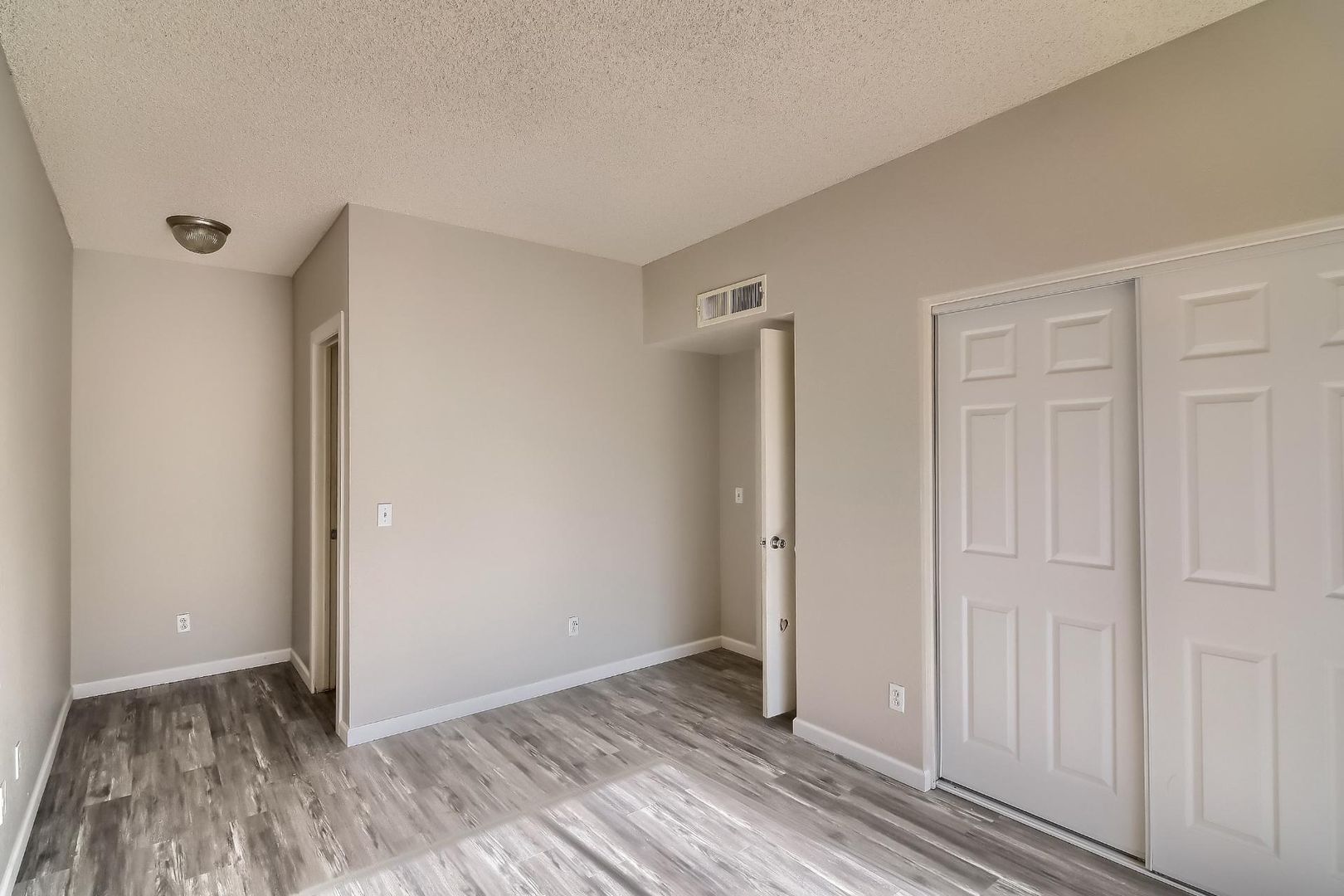 Building Photo - 2814 E Kathleen Rd