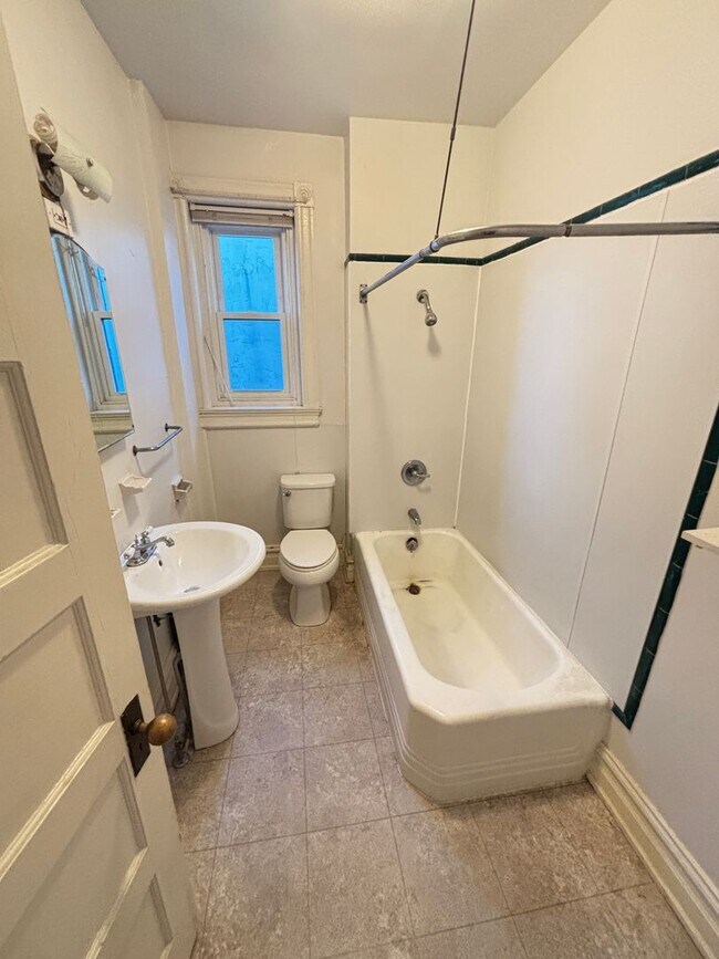 Building Photo - 316 W Broad St