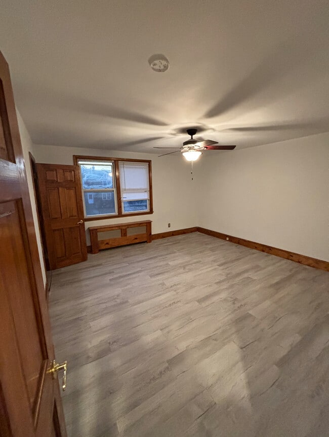 Building Photo - 817 Eaton Rd