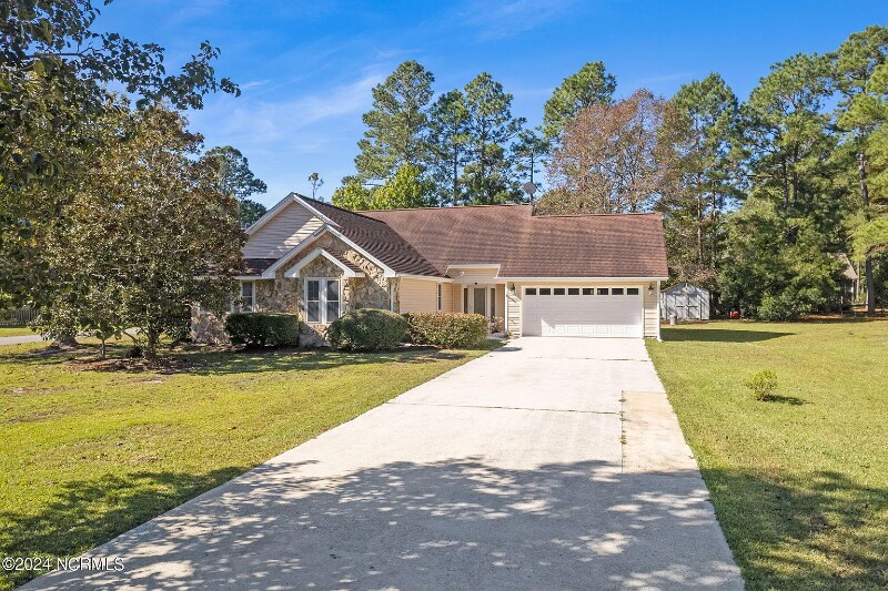 Building Photo - 10 Sandtrap Dr