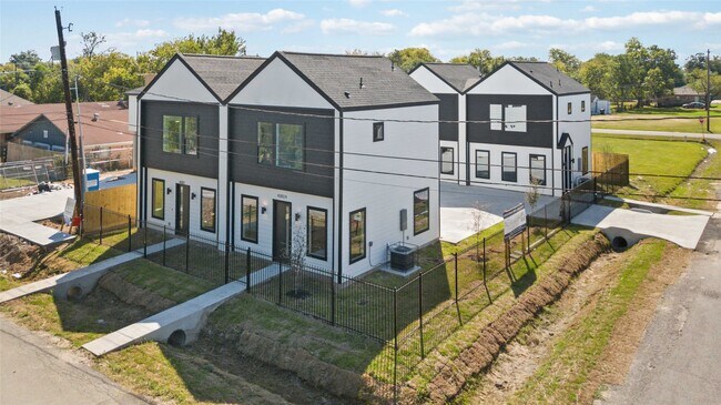 Building Photo - 4202 Kewanee St