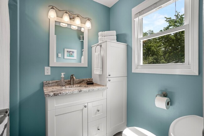 Master Bath - 27166 Little Floyd Lake Rd