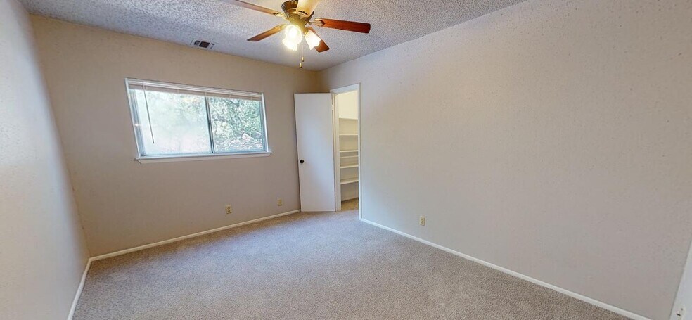 Building Photo - 1022 Baden