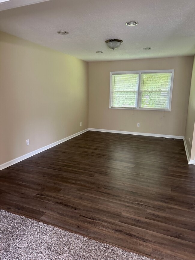 Building Photo - 3437 Queens Way