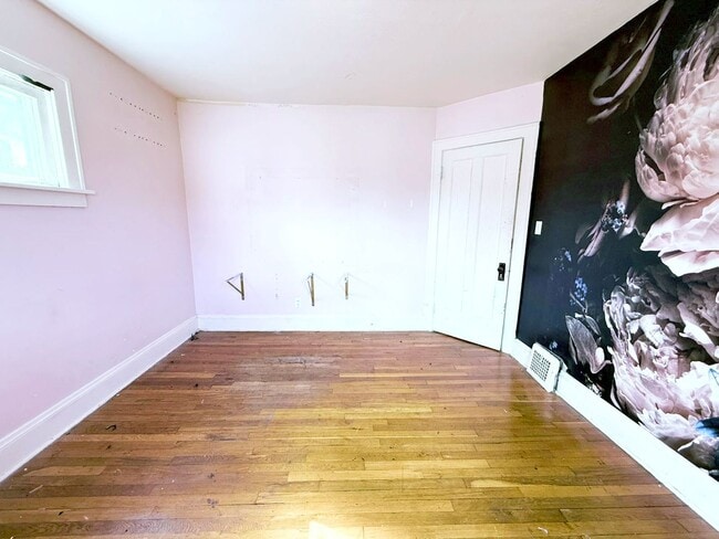 Building Photo - 3 BED 1 BATH BEAUTIFUL SINGLE FAMILY HOME