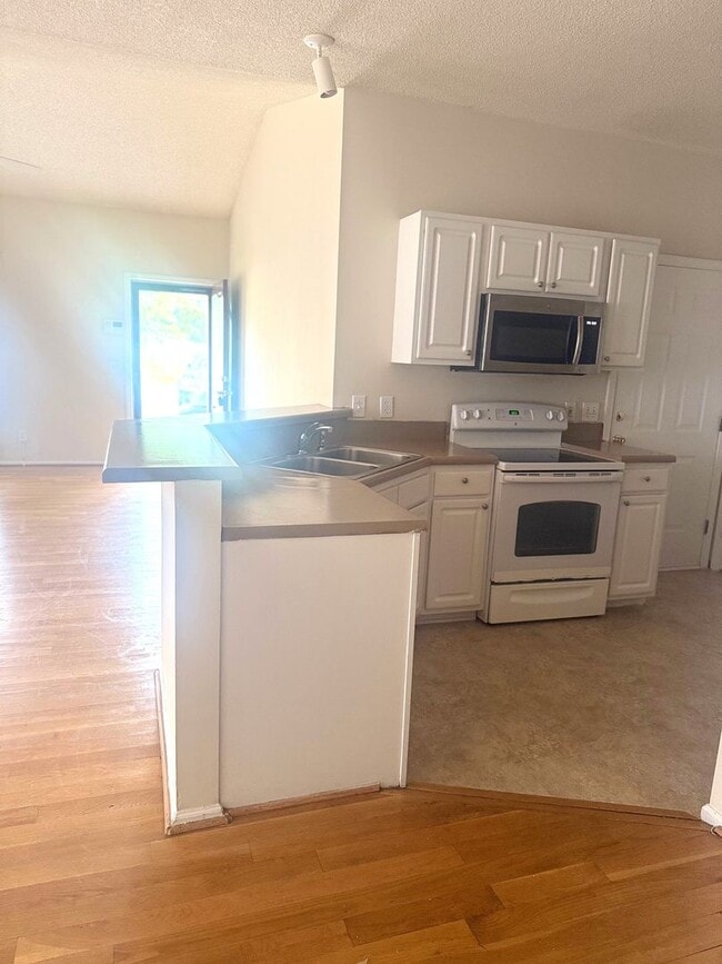 Building Photo - Moss Creek Place - AVAILABLE NOW