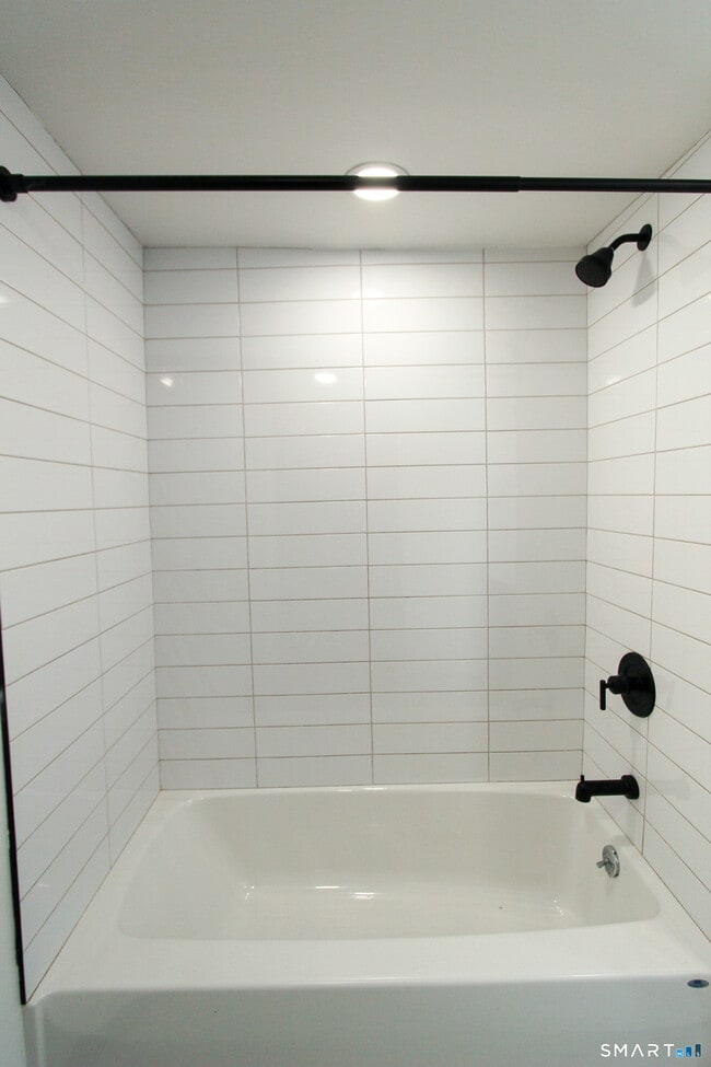 Building Photo - 883 Worthington Ridge