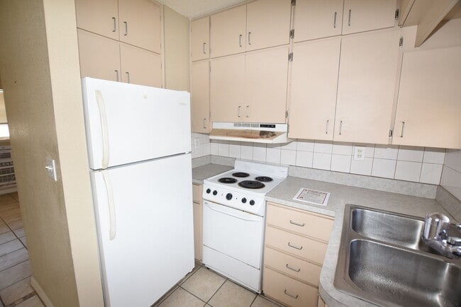 Building Photo - 1031 Royal Palm Ave