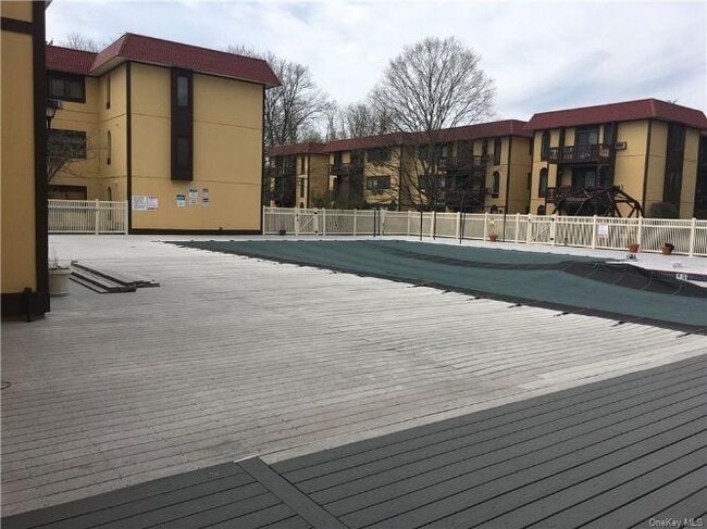 Building Photo - 2 Granada Crescent