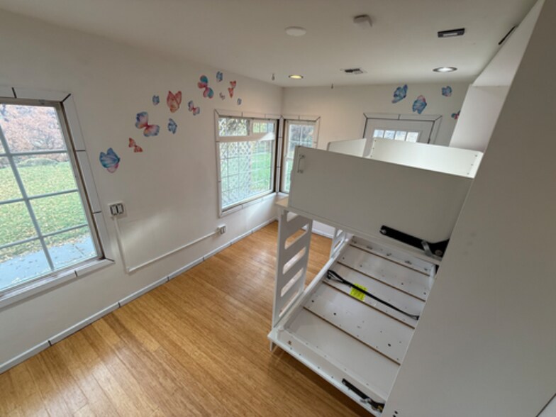 Building Photo - 5810 US 30