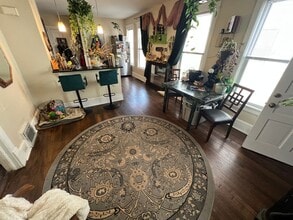 Building Photo - 506 E Locust St