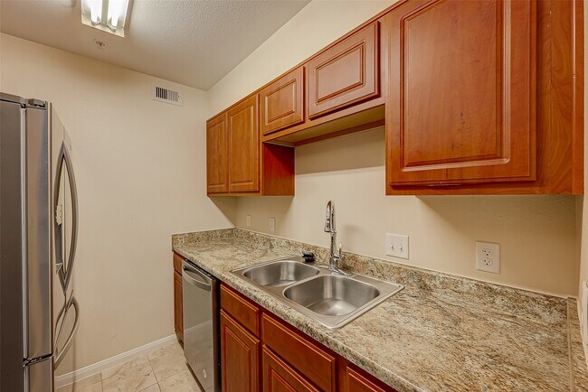 Building Photo - 8415 Hearth Dr