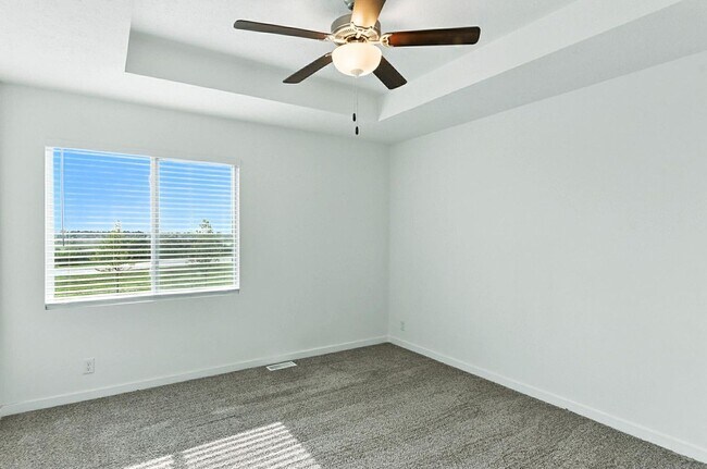 Building Photo - Near Lake Flanagan