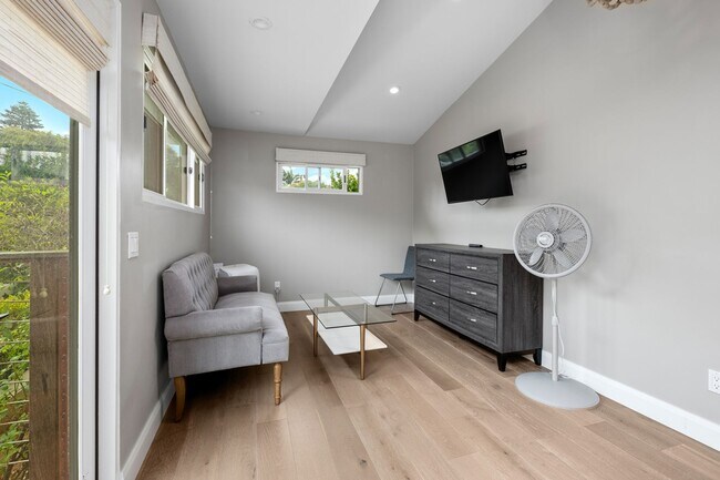 Building Photo - Furnished Oceanview Property