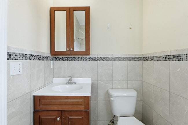 Building Photo - 109 Grant Ave