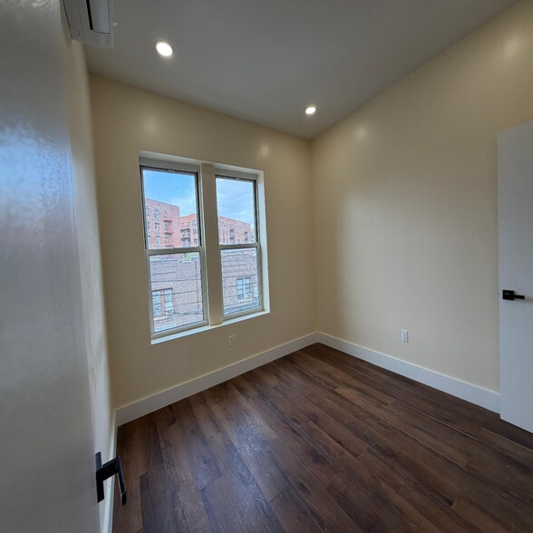 Building Photo - 9104 43rd Ave