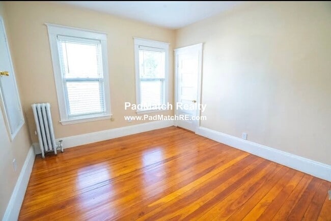 Building Photo - 104 Wayland St