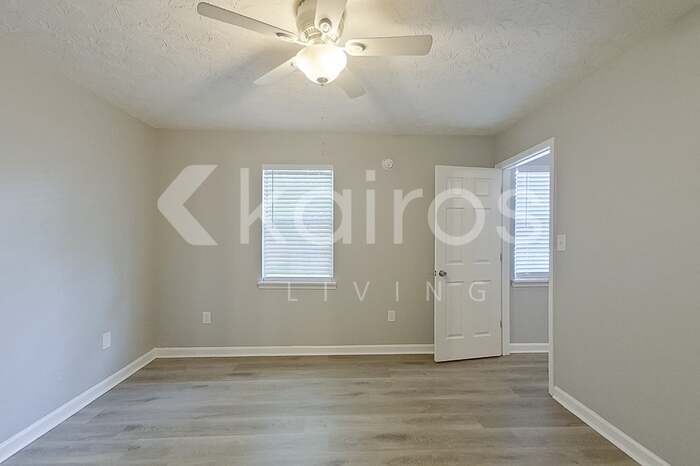 Building Photo - 310 Deer Park Dr