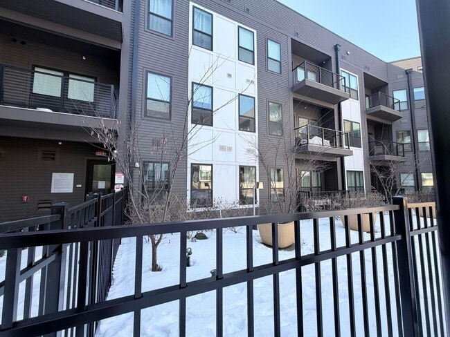 Building Photo - 6640 Mooney St