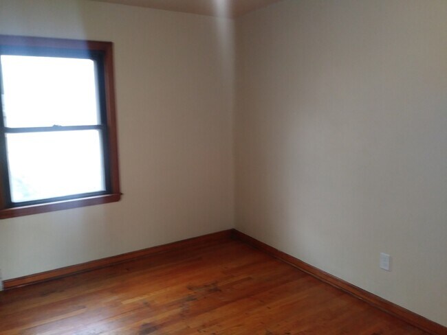 Building Photo - 4612-14 N 46th St